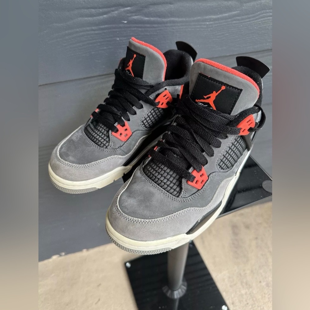 Air Jordan 4 Retro Mid Infrared Size 7Y